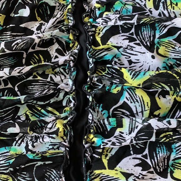 Beautiful one pieces bathing suit - Picture 2 of 9